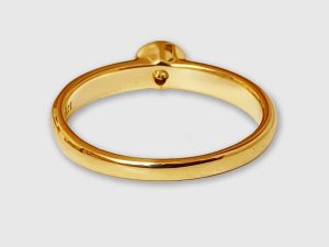 Aparter Solitär Ring in Gold mit Zirkonia